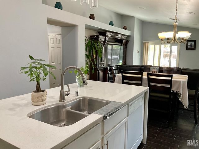 6417 Steeple Street, Bakersfield, CA 93313