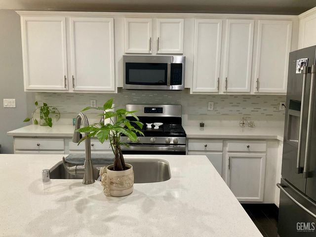 6417 Steeple Street, Bakersfield, CA 93313