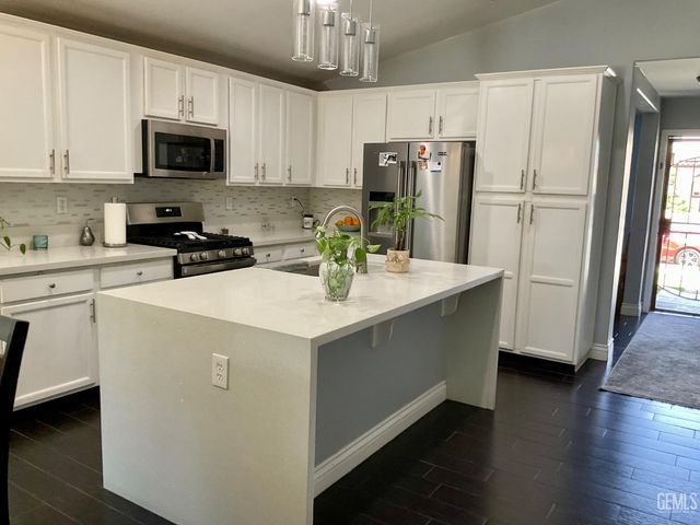 6417 Steeple Street, Bakersfield, CA 93313