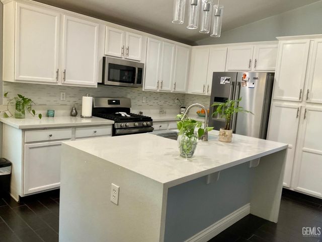 6417 Steeple Street, Bakersfield, CA 93313