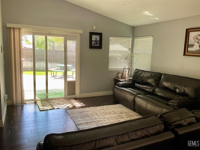 6417 Steeple Street, Bakersfield, CA 93313