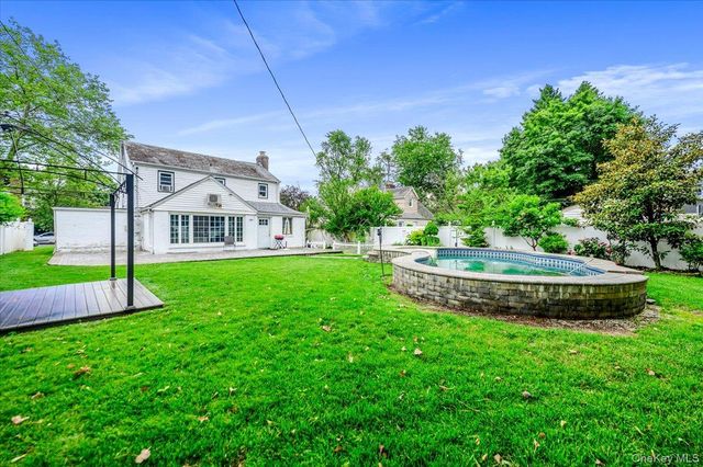 295 Maryland Avenue, Freeport, NY 11520
