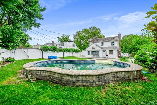 295 Maryland Avenue, Freeport, NY 11520