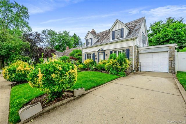 295 Maryland Avenue, Freeport, NY 11520