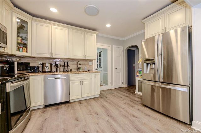 295 Maryland Avenue, Freeport, NY 11520