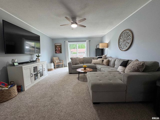 1804 DEERFIELD Road, Chatham, IL 62629