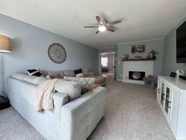 1804 DEERFIELD Road, Chatham, IL 62629
