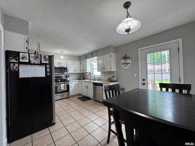 1804 DEERFIELD Road, Chatham, IL 62629