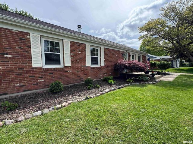 1804 DEERFIELD Road, Chatham, IL 62629