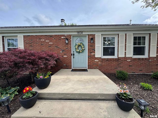 1804 DEERFIELD Road, Chatham, IL 62629