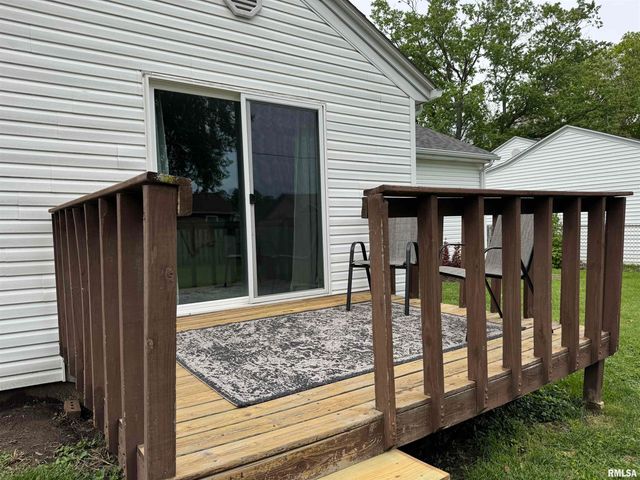 1804 DEERFIELD Road, Chatham, IL 62629