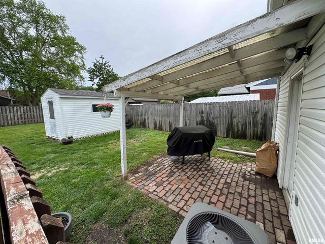 1804 DEERFIELD Road, Chatham, IL 62629