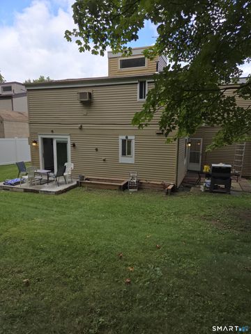 17 East Lake Place, Middletown, CT 06457
