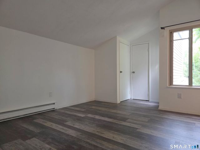17 East Lake Place, Middletown, CT 06457