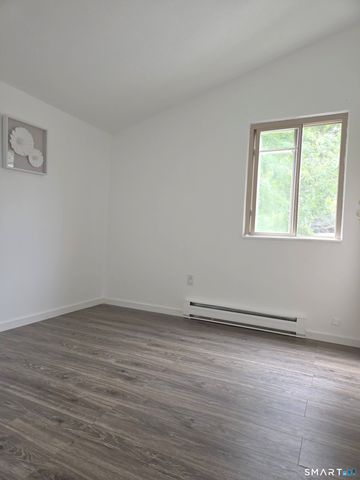 17 East Lake Place, Middletown, CT 06457