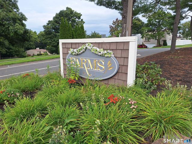 17 East Lake Place, Middletown, CT 06457