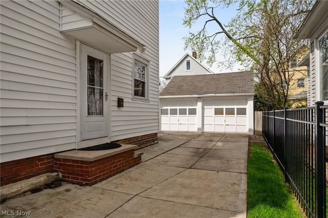 1446 Elbur Avenue, Lakewood, OH 44107