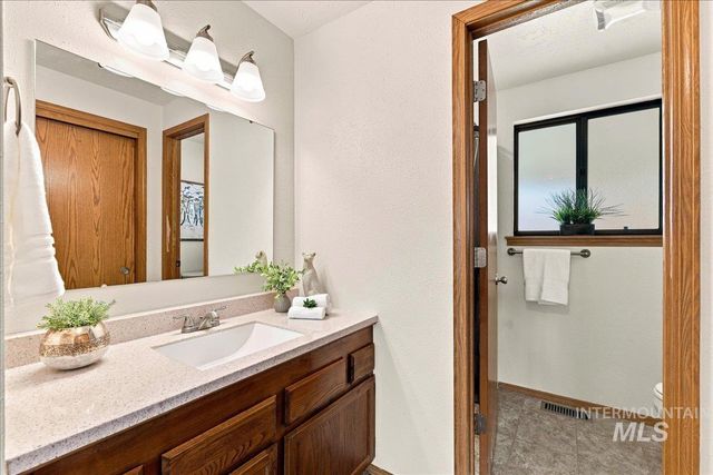 590 S Malaga Ln, Boise, ID 83709