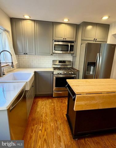 1805 S 10TH ST, Philadelphia, PA 19148