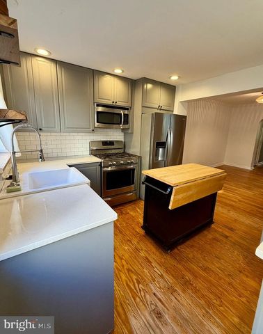 1805 S 10TH ST, Philadelphia, PA 19148
