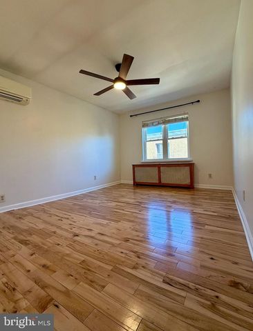 1805 S 10TH ST, Philadelphia, PA 19148