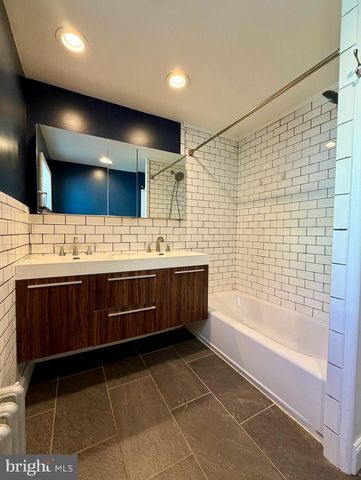 1805 S 10TH ST, Philadelphia, PA 19148