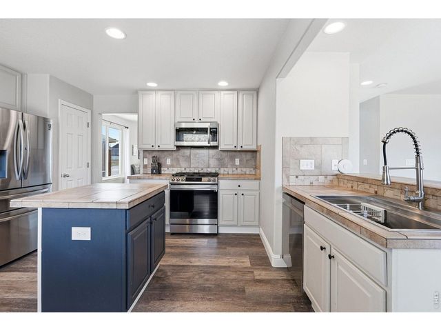 5204 Clover Basin Dr, Longmont, CO 80503