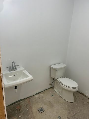 123 E 43rd Street, Chicago, IL 60653