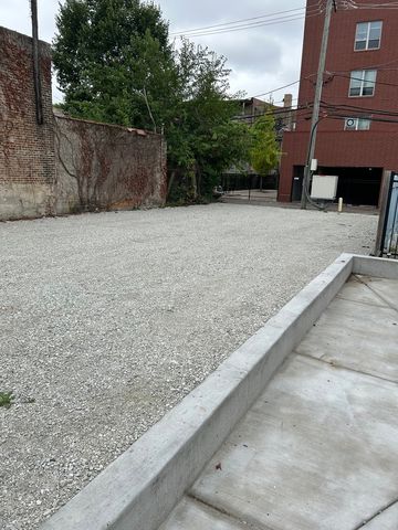 123 E 43rd Street, Chicago, IL 60653