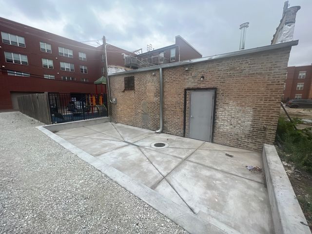 123 E 43rd Street, Chicago, IL 60653