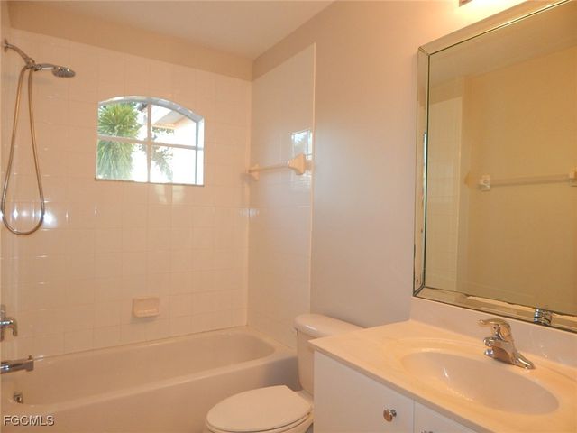 1334 Weeping Willow CT, Cape Coral, FL 33909