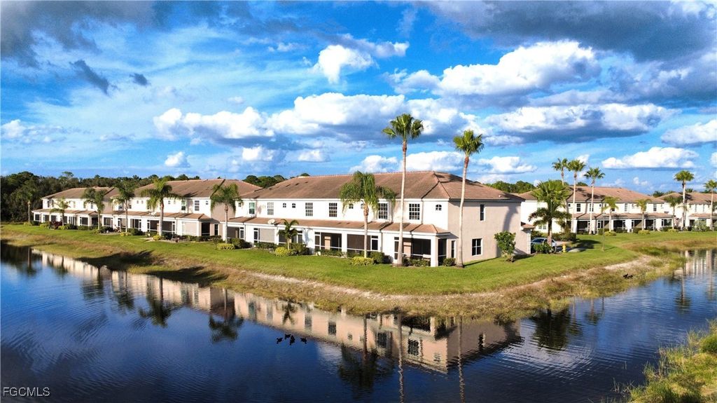 1334 Weeping Willow CT, Cape Coral, FL 33909