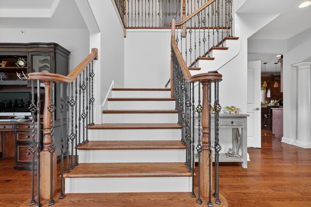 10020 S 80TH Court, Palos Hills, IL 60465