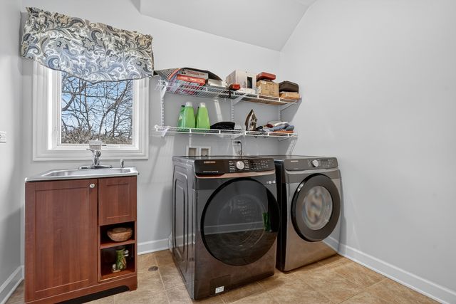 10020 S 80TH Court, Palos Hills, IL 60465