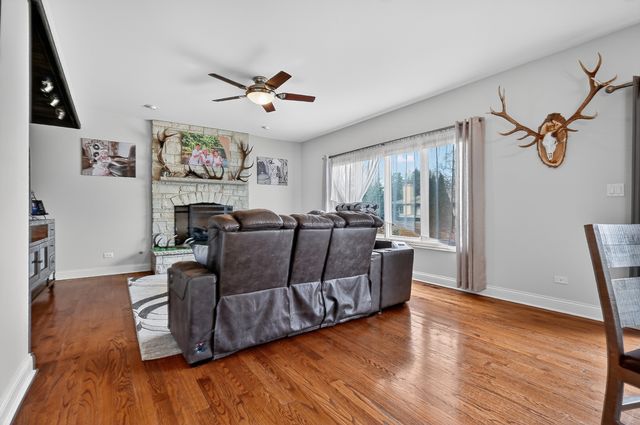 10020 S 80TH Court, Palos Hills, IL 60465