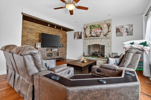 10020 S 80TH Court, Palos Hills, IL 60465