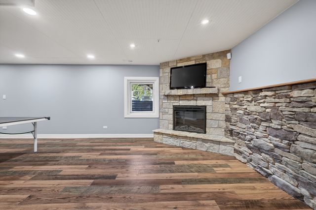 10020 S 80TH Court, Palos Hills, IL 60465