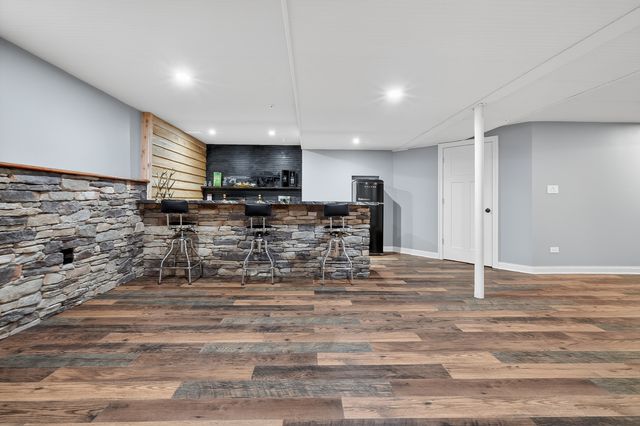 10020 S 80TH Court, Palos Hills, IL 60465