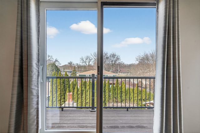 10020 S 80TH Court, Palos Hills, IL 60465