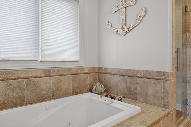 10020 S 80TH Court, Palos Hills, IL 60465