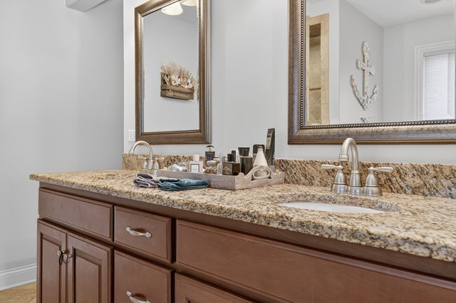 10020 S 80TH Court, Palos Hills, IL 60465