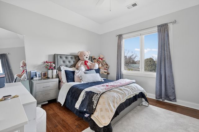 10020 S 80TH Court, Palos Hills, IL 60465