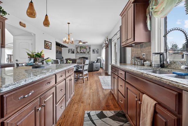 10020 S 80TH Court, Palos Hills, IL 60465