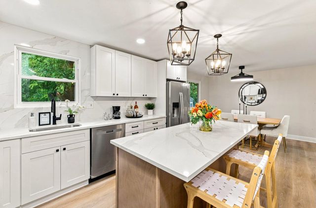 81 LAMPPOST LN, Somerdale, NJ 08083