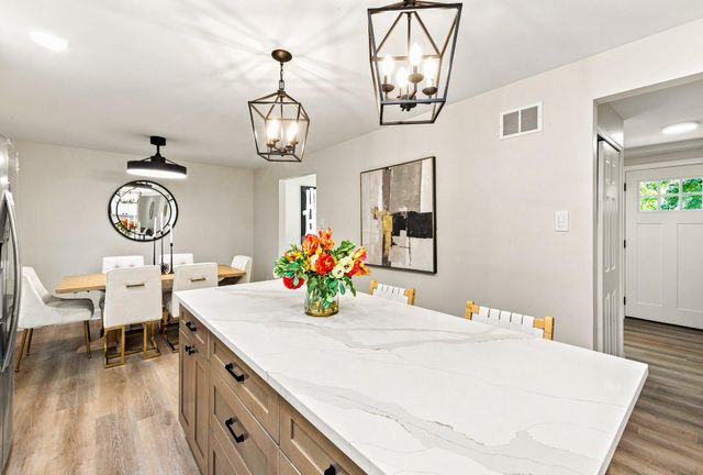 81 LAMPPOST LN, Somerdale, NJ 08083