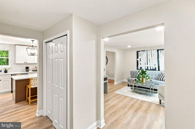 81 LAMPPOST LN, Somerdale, NJ 08083