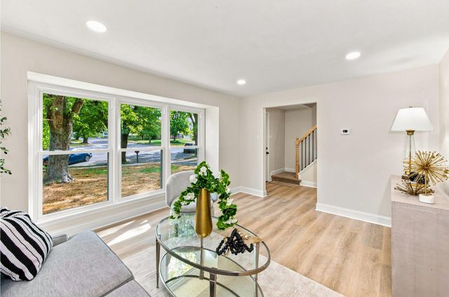 81 LAMPPOST LN, Somerdale, NJ 08083