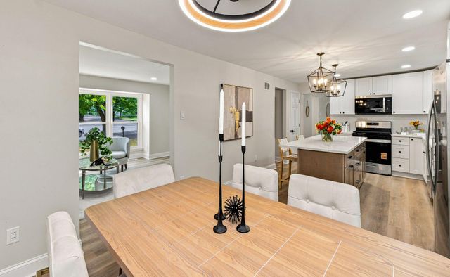 81 LAMPPOST LN, Somerdale, NJ 08083