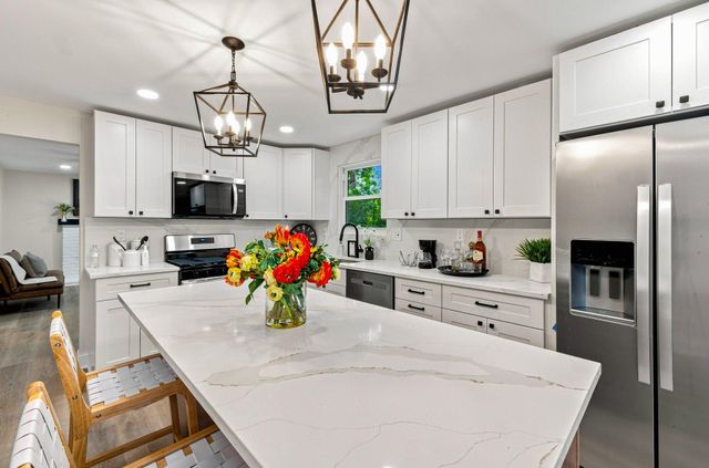 81 LAMPPOST LN, Somerdale, NJ 08083