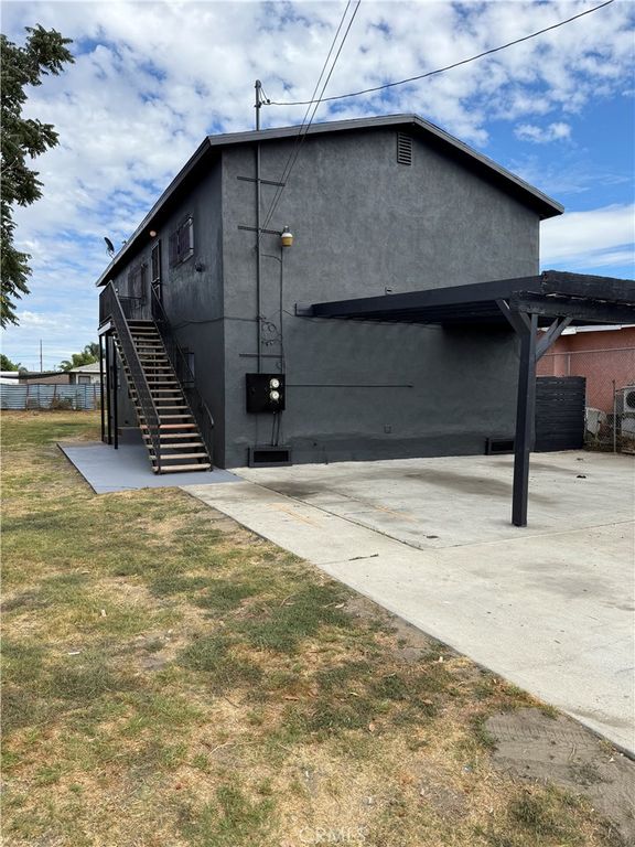 10974 Willowbrook Avenue, Los Angeles, CA 90059 — exterior